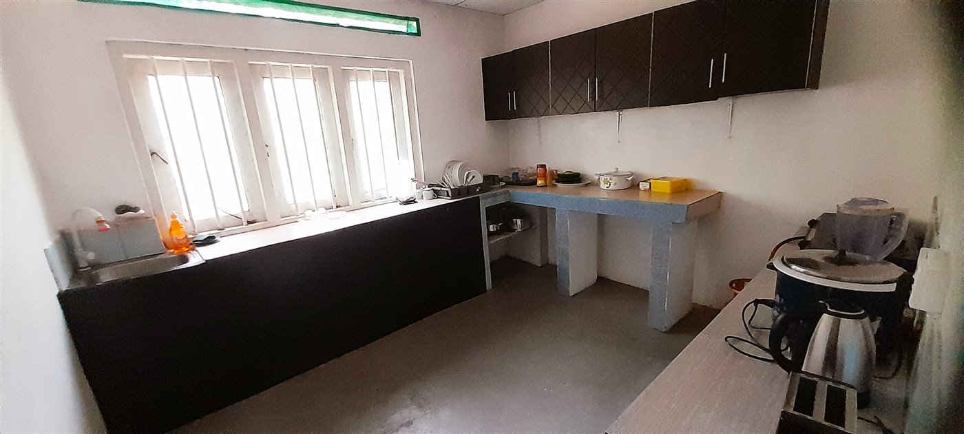Kitchenette with cabinets and cooking facilities